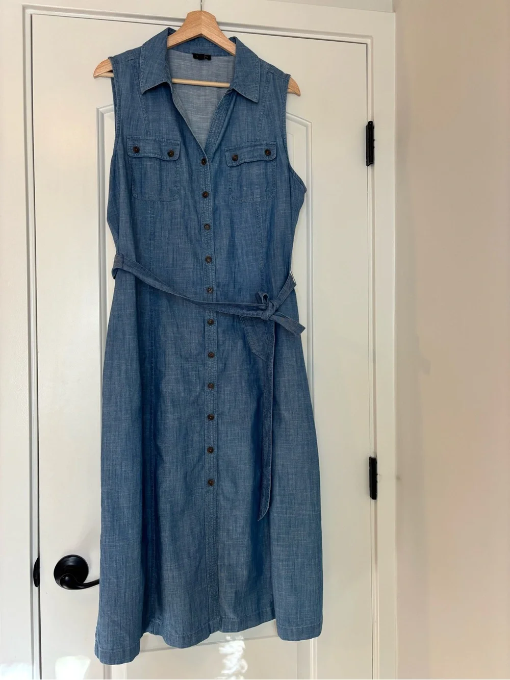 Talbots Sleeveless Chambray Midi Shirt Dress Tie Waist Button Front Pockets 14 - Picture 2 of 10